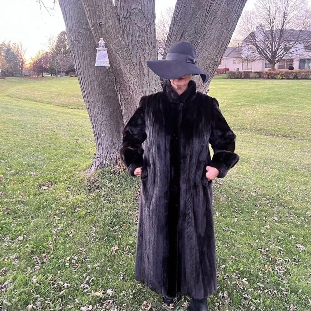 York Furrier Genuine Mink Fur Coat By Bill Blass Mahogany Stand Collar L/XL - Picture 7 of 15